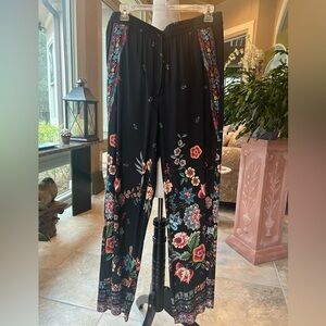 Johnny Was floral pant, size M.